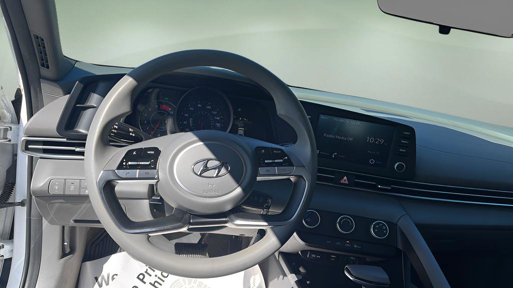 2022 Hyundai Elantra SE