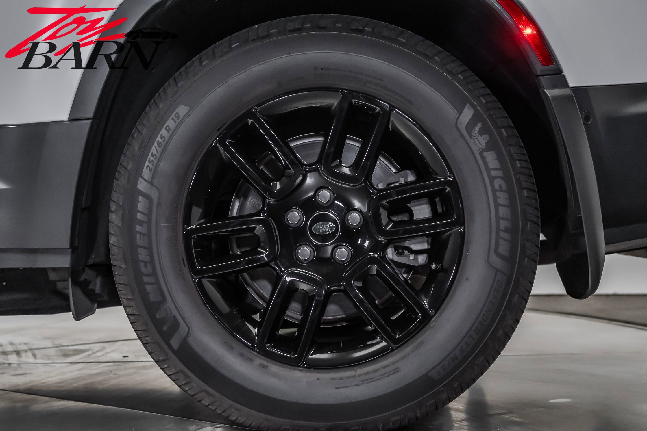 2023 Land Rover Defender 130 SE