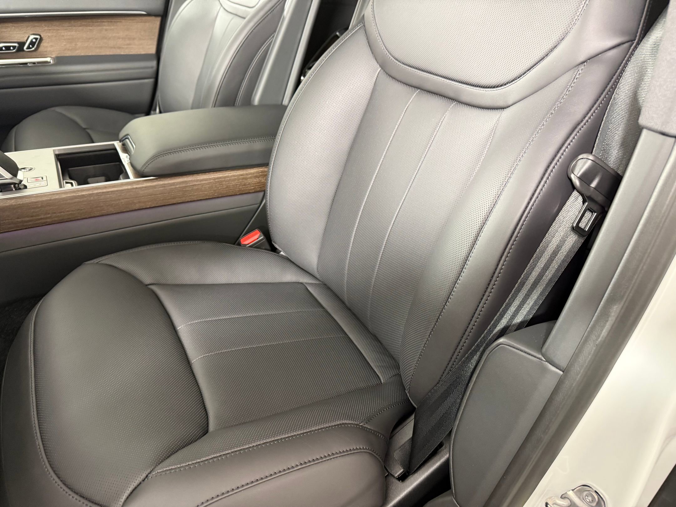 2026 Land Rover Range Rover Long Wheelbase SE