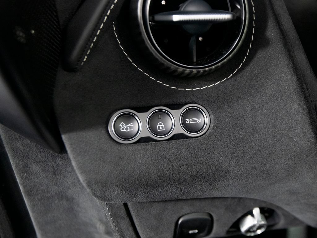 Used 2025 McLaren 750S photo 23
