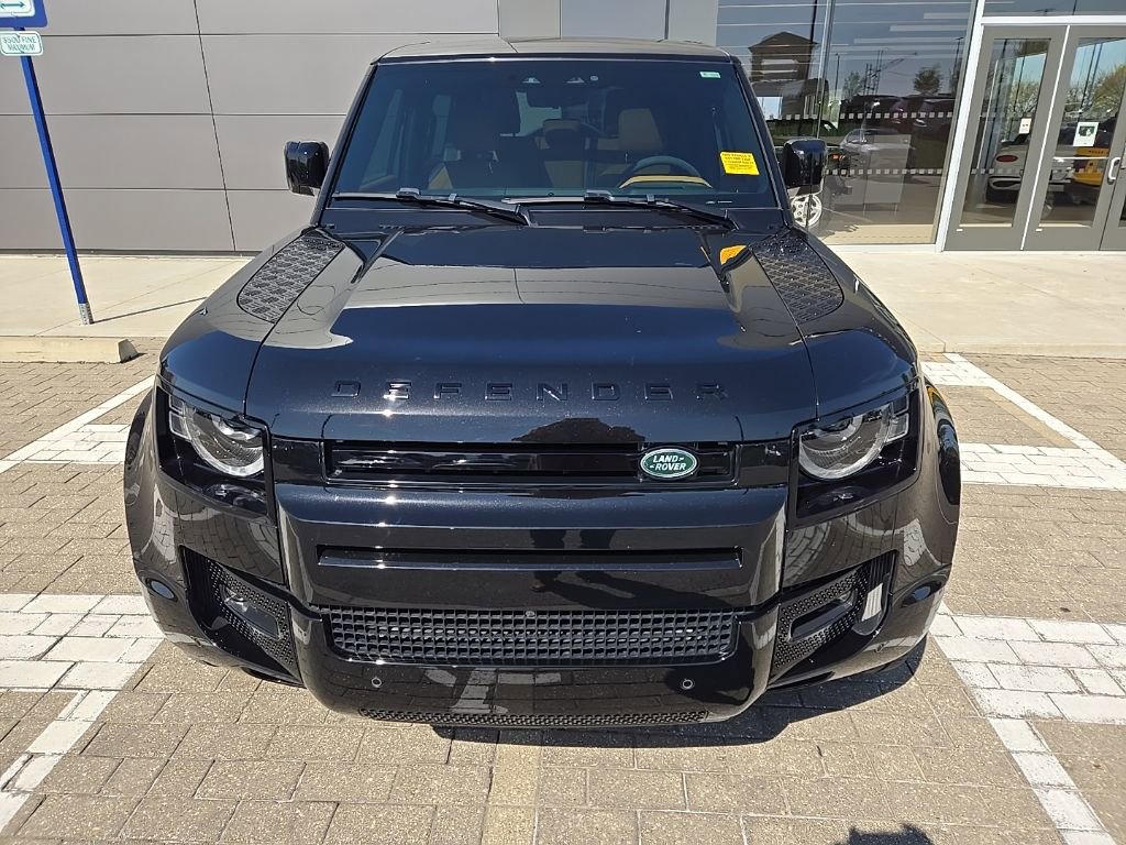 2024 Land Rover Defender 90 V8