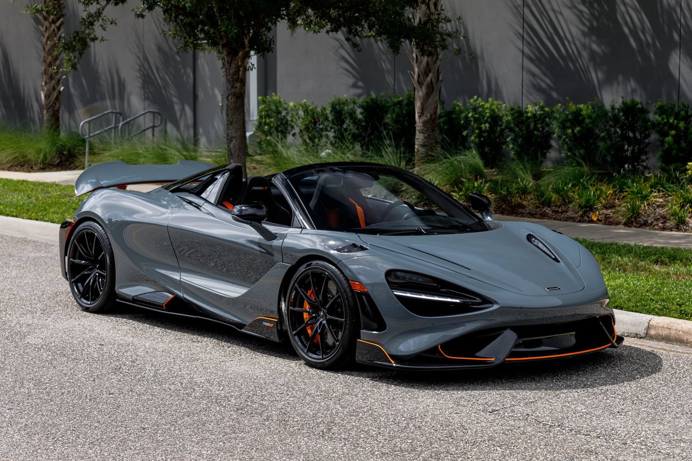 Used 2022 McLaren 765LT photo 9