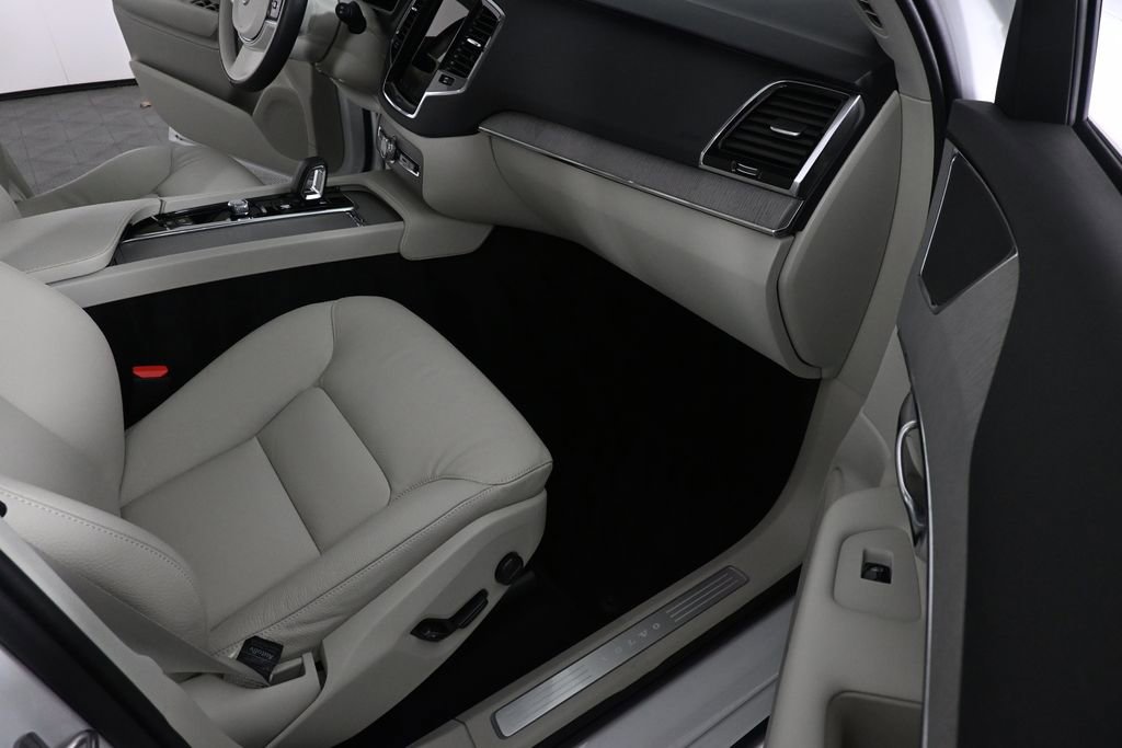 2025 Volvo Xc90 B5 Plus