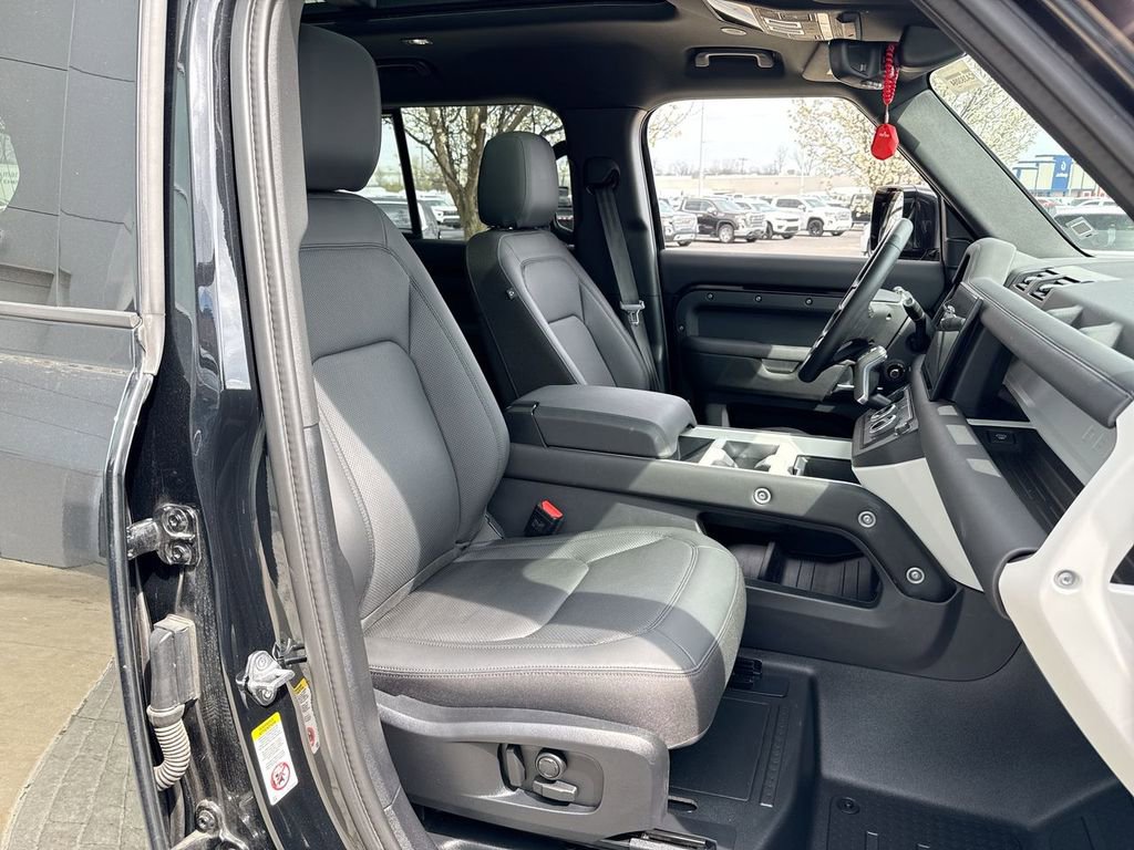 2025 Land Rover Defender 110 S