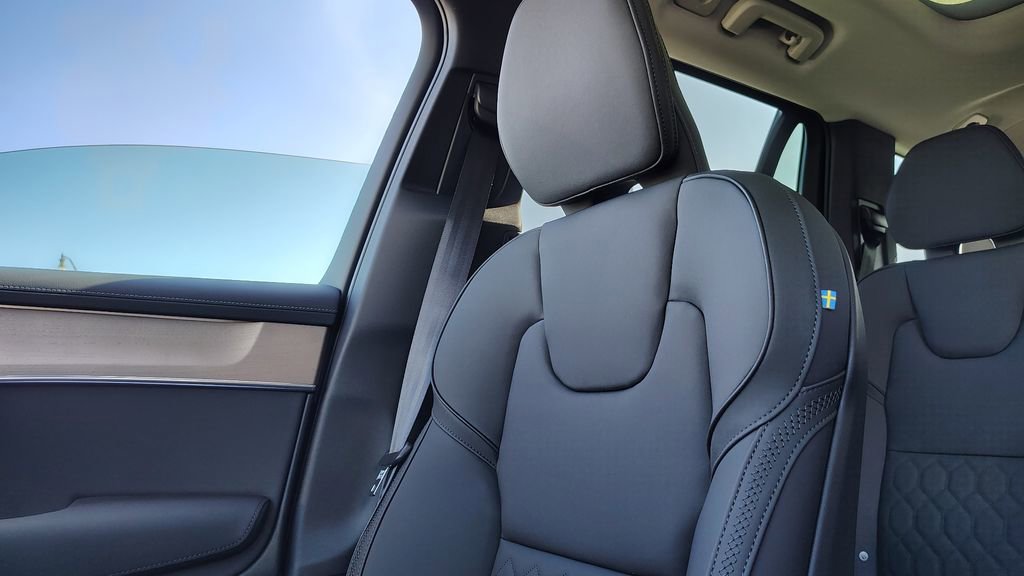 2026 Volvo Xc90 B6 Plus