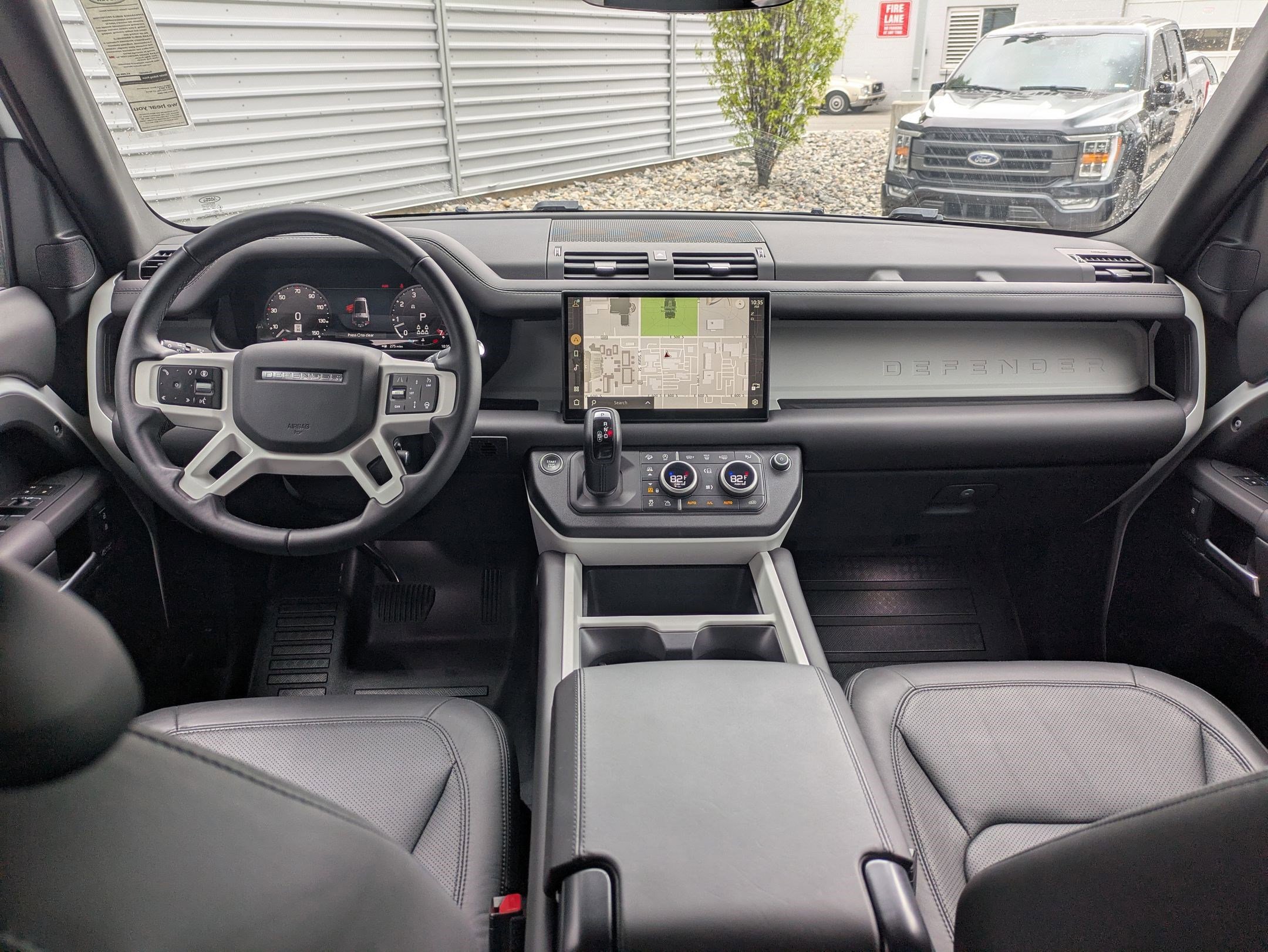 2025 Land Rover Defender 130 X-Dynamic SE