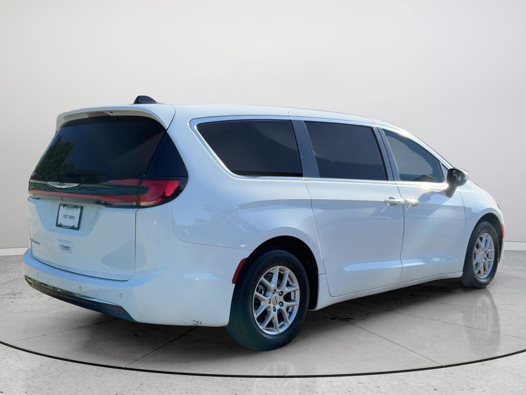 2023 Chrysler Pacifica Touring-L