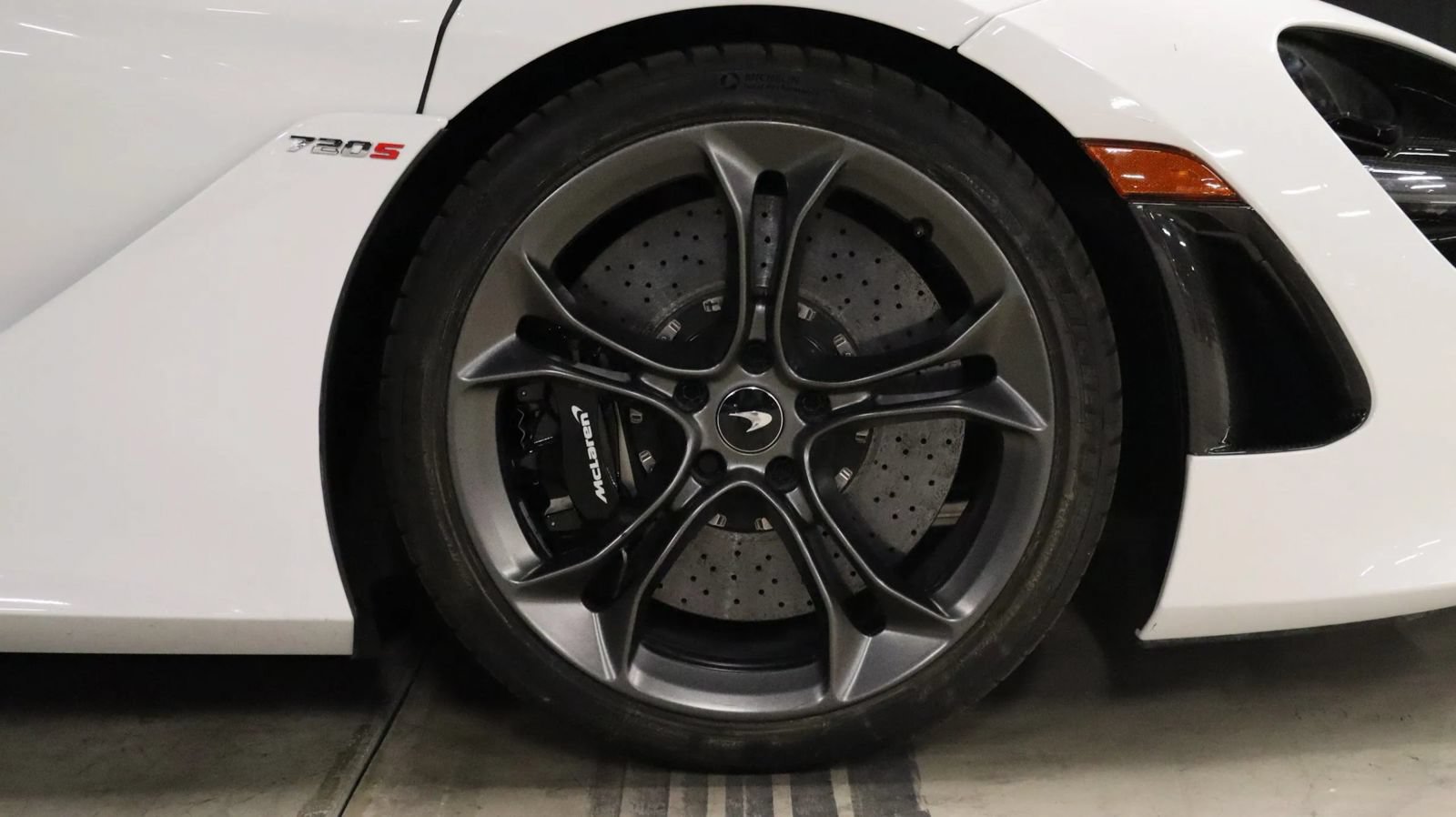 Used 2019 McLaren 720S photo 16