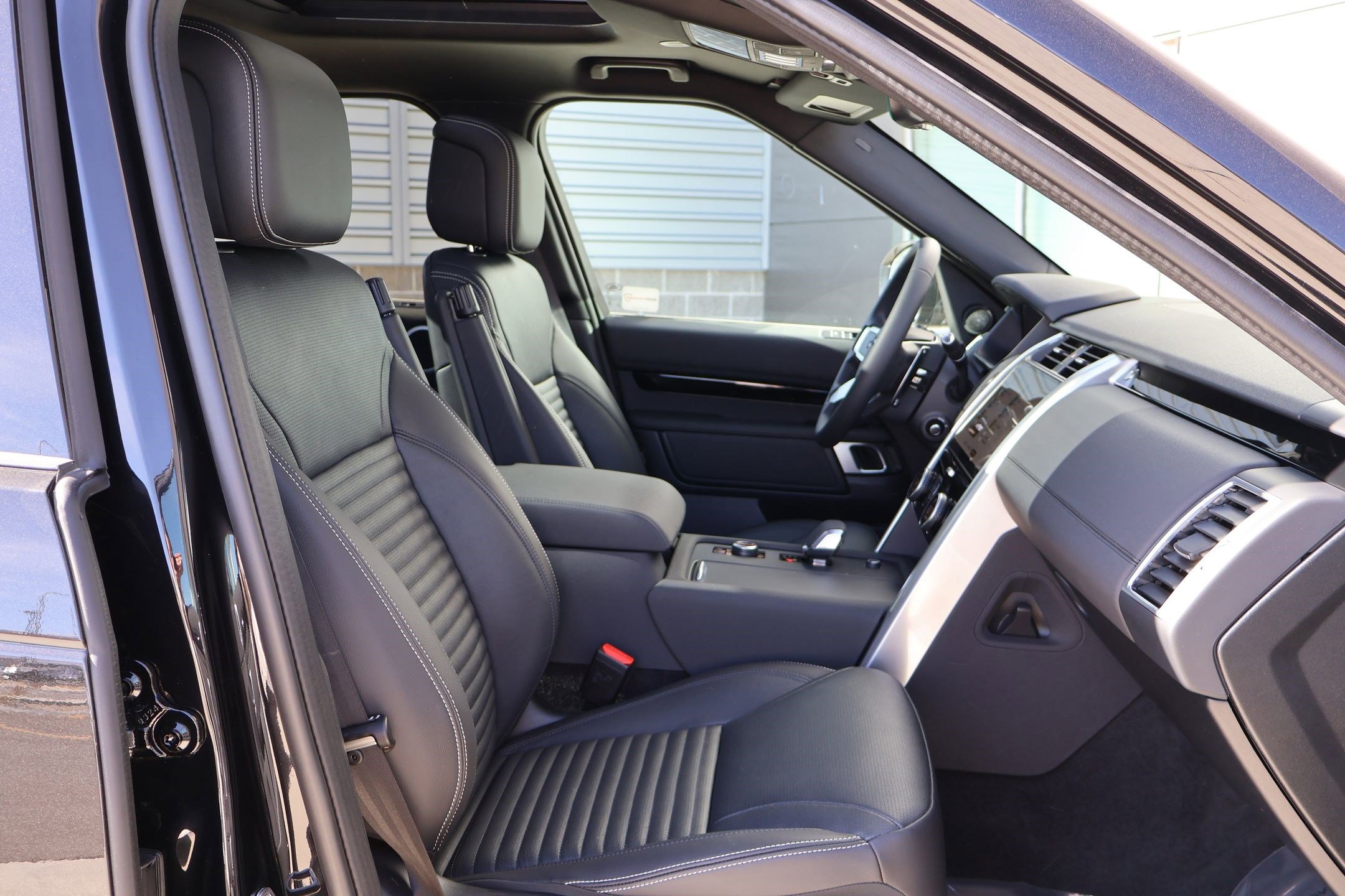 2025 Land Rover Discovery S