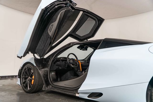 Used 2018 McLaren 720S Performance photo 14