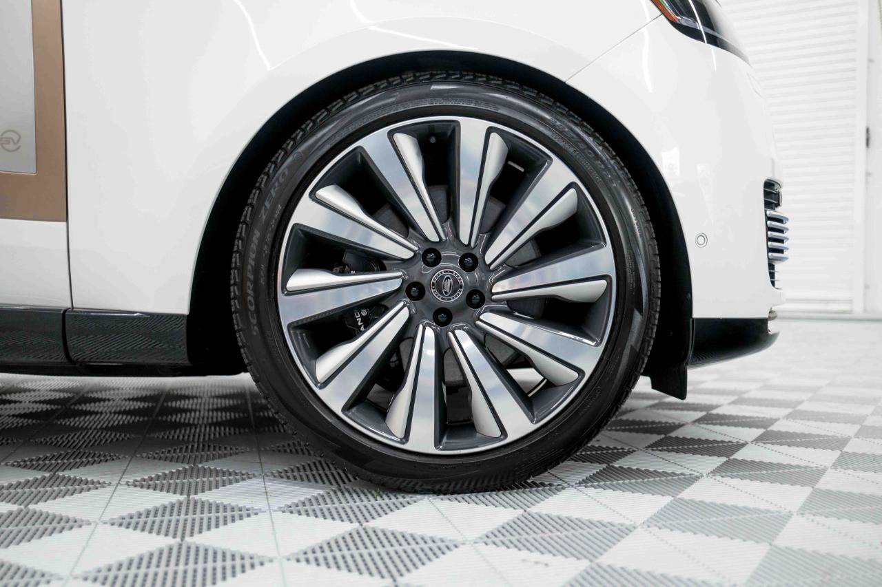 2024 Land Rover Range Rover SV