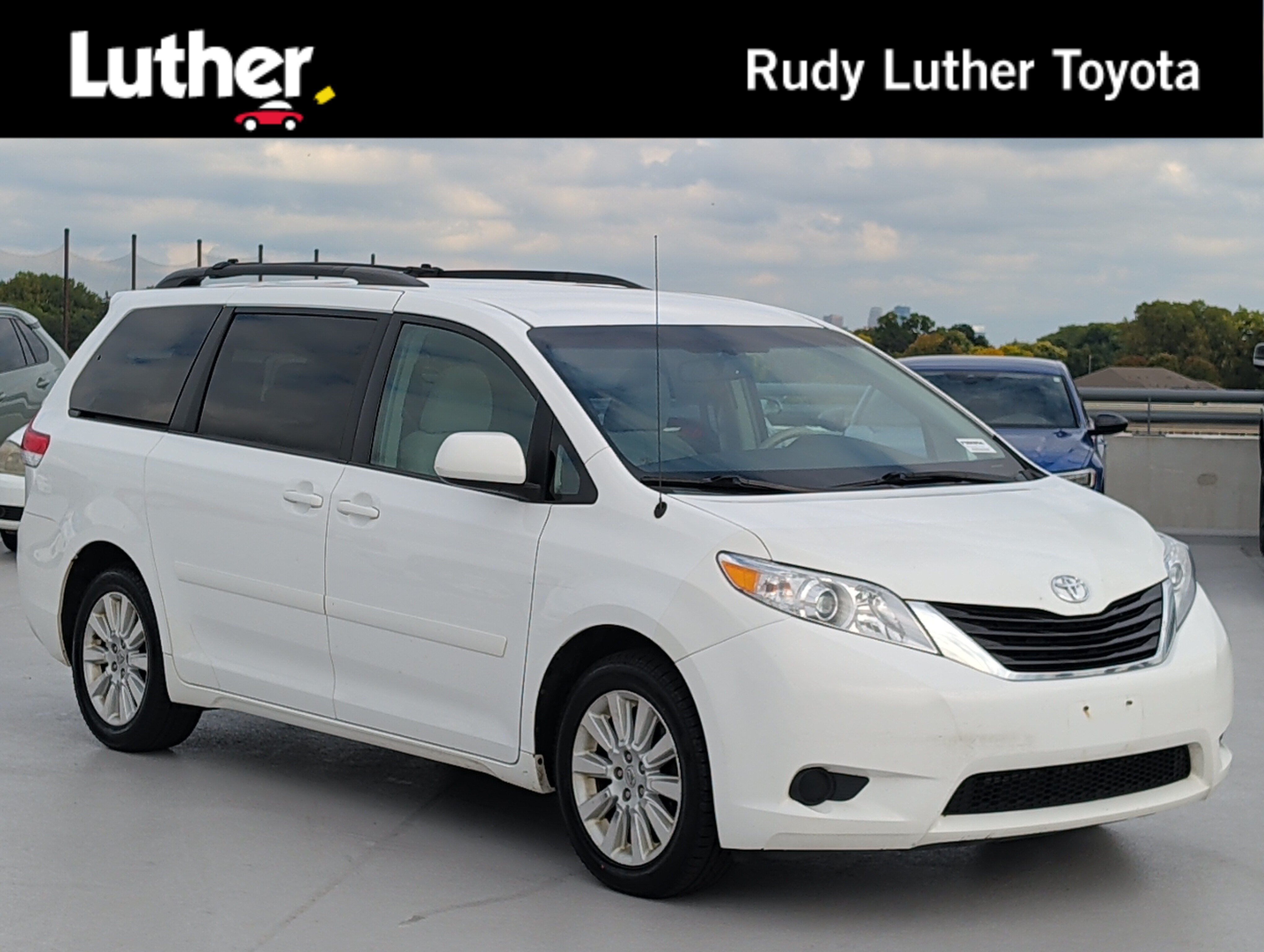 Used 2013 Toyota Sienna LE w/ Towing Pkg