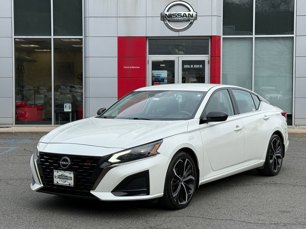 Used 2024 Nissan Altima 2.5 SR