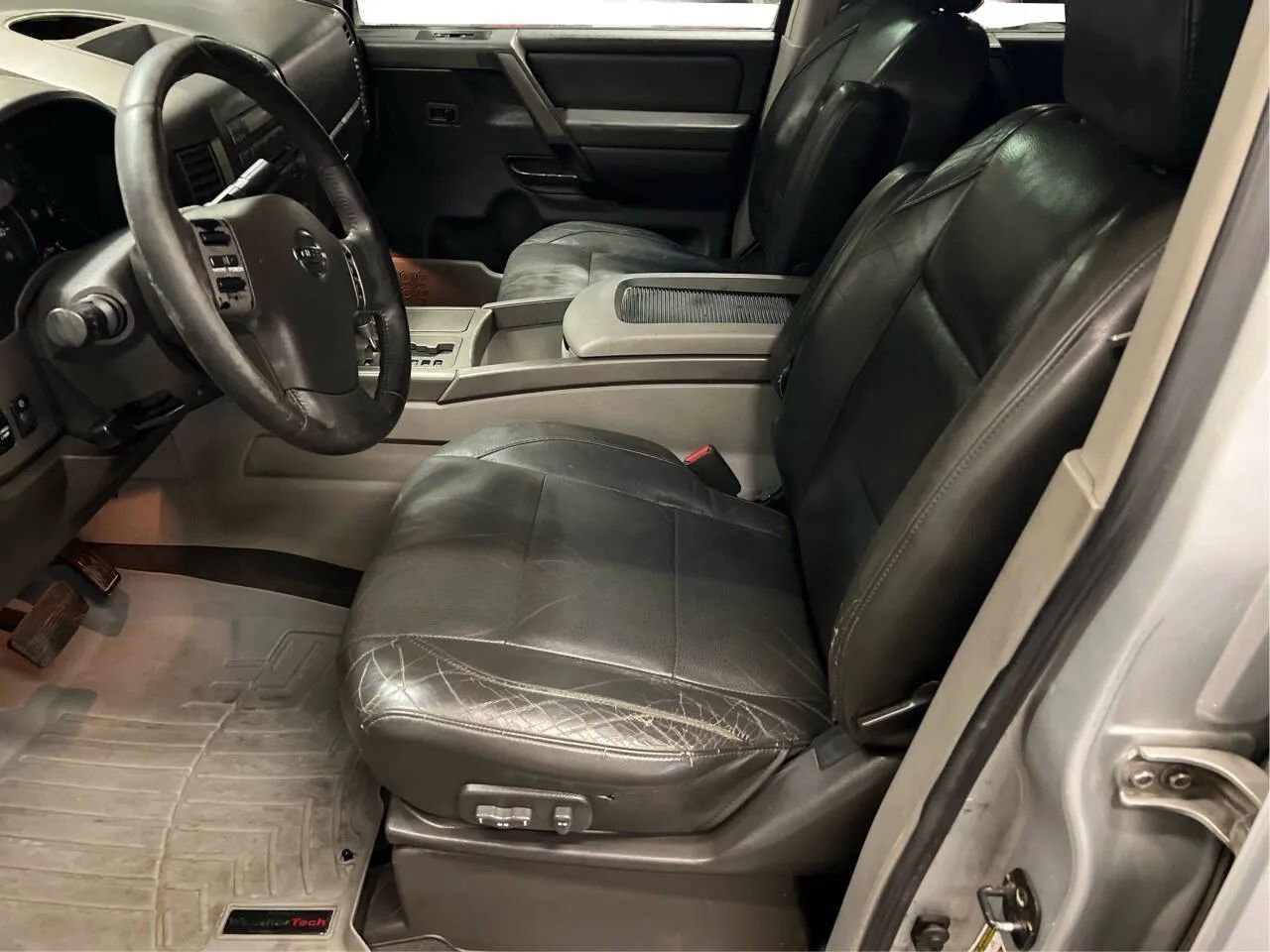 2004 Nissan Titan LE