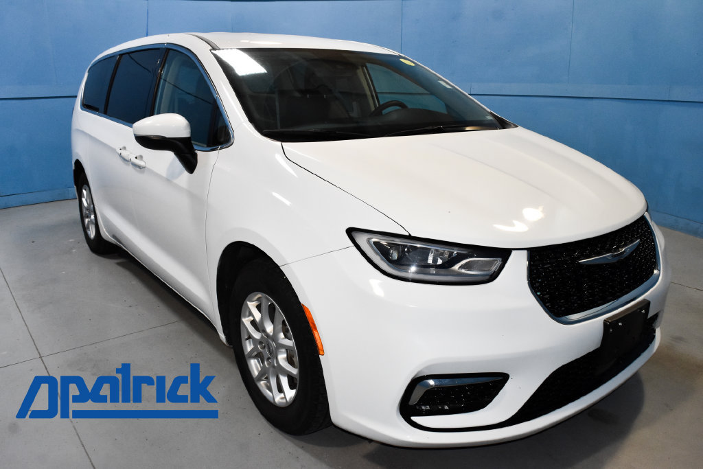 Used 2023 Chrysler Pacifica Touring-L