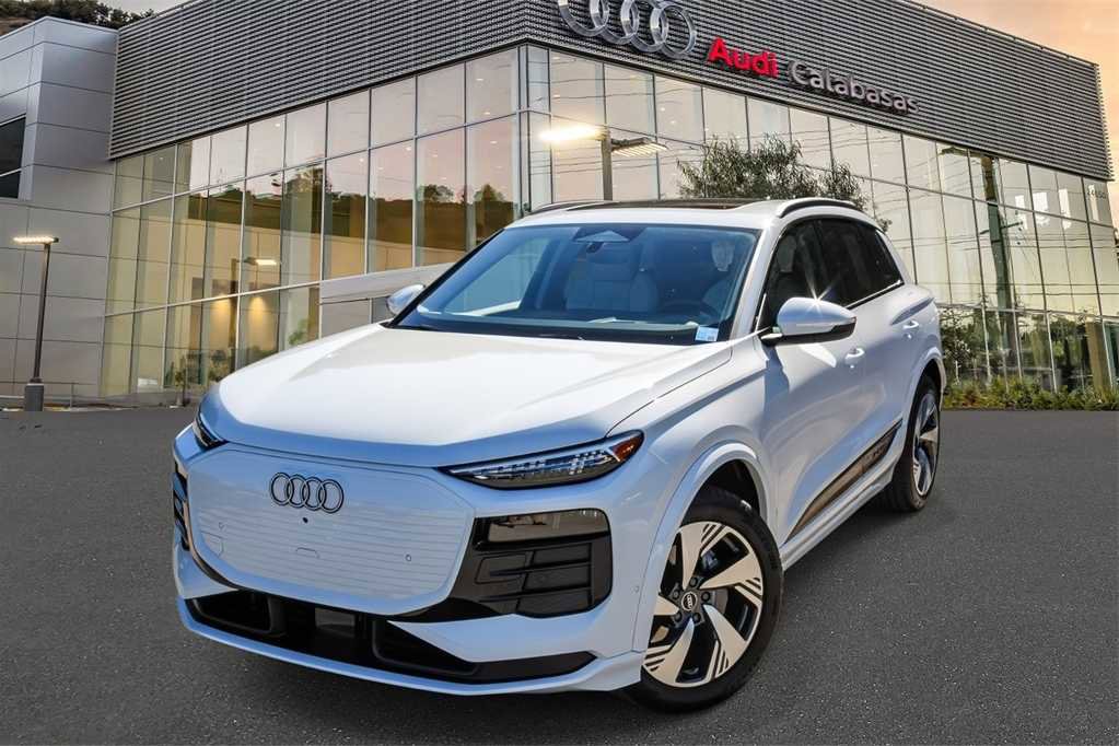 2025 Audi Q6 e-tron quattro Premium Plus