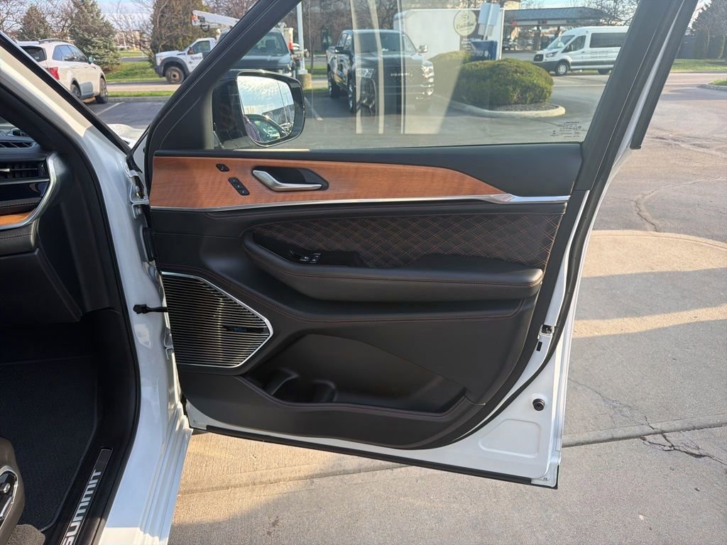 2022 Jeep Grand Cherokee Summit