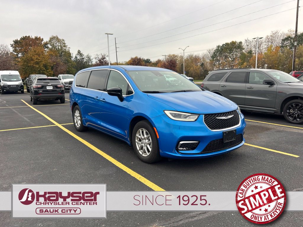 Used 2026 Chrysler Pacifica Select