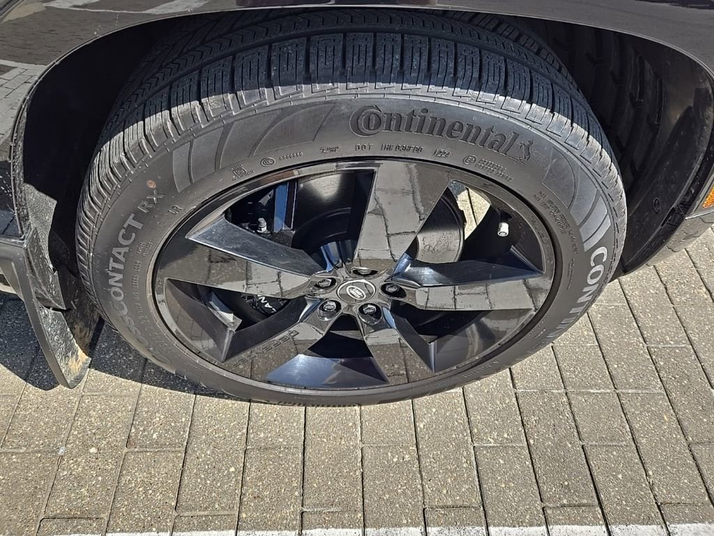 2024 Land Rover Defender 90 V8