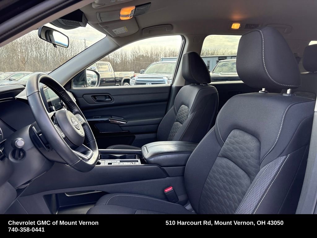 2023 Nissan Pathfinder SV