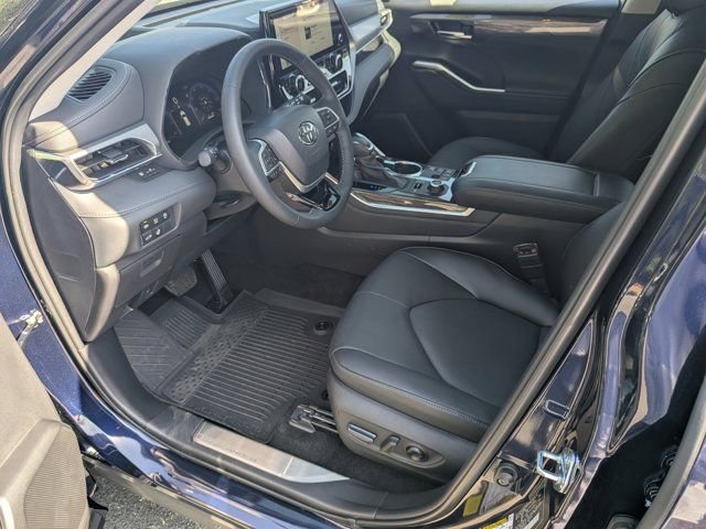 2025 Toyota Highlander Platinum