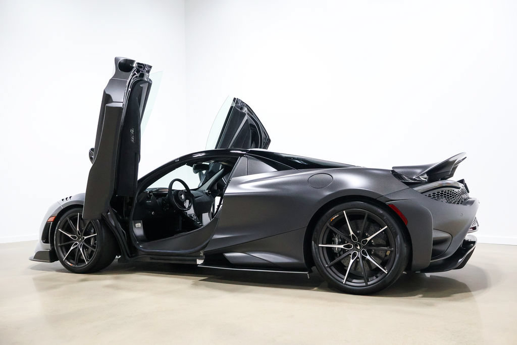 Used 2022 McLaren 765LT photo 15