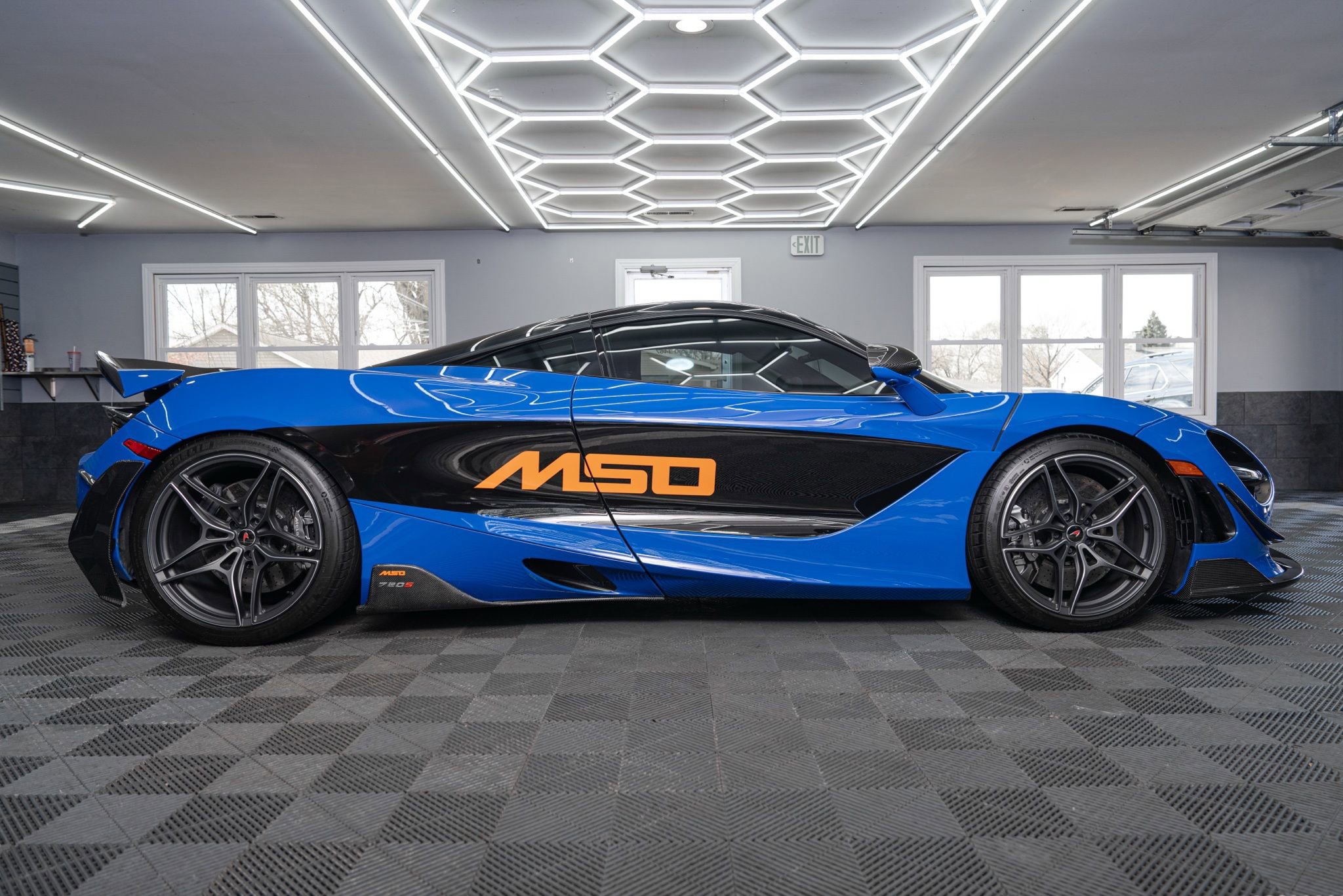 Used 2018 McLaren 720S Performance photo 13