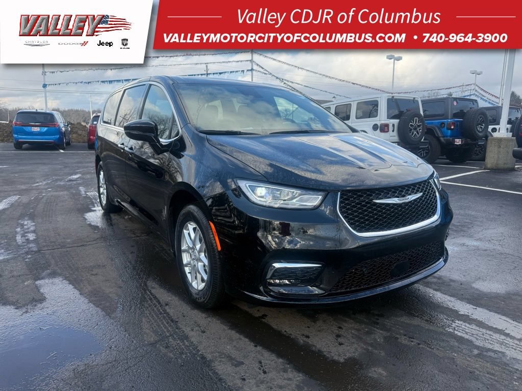 New 2026 Chrysler Pacifica Select