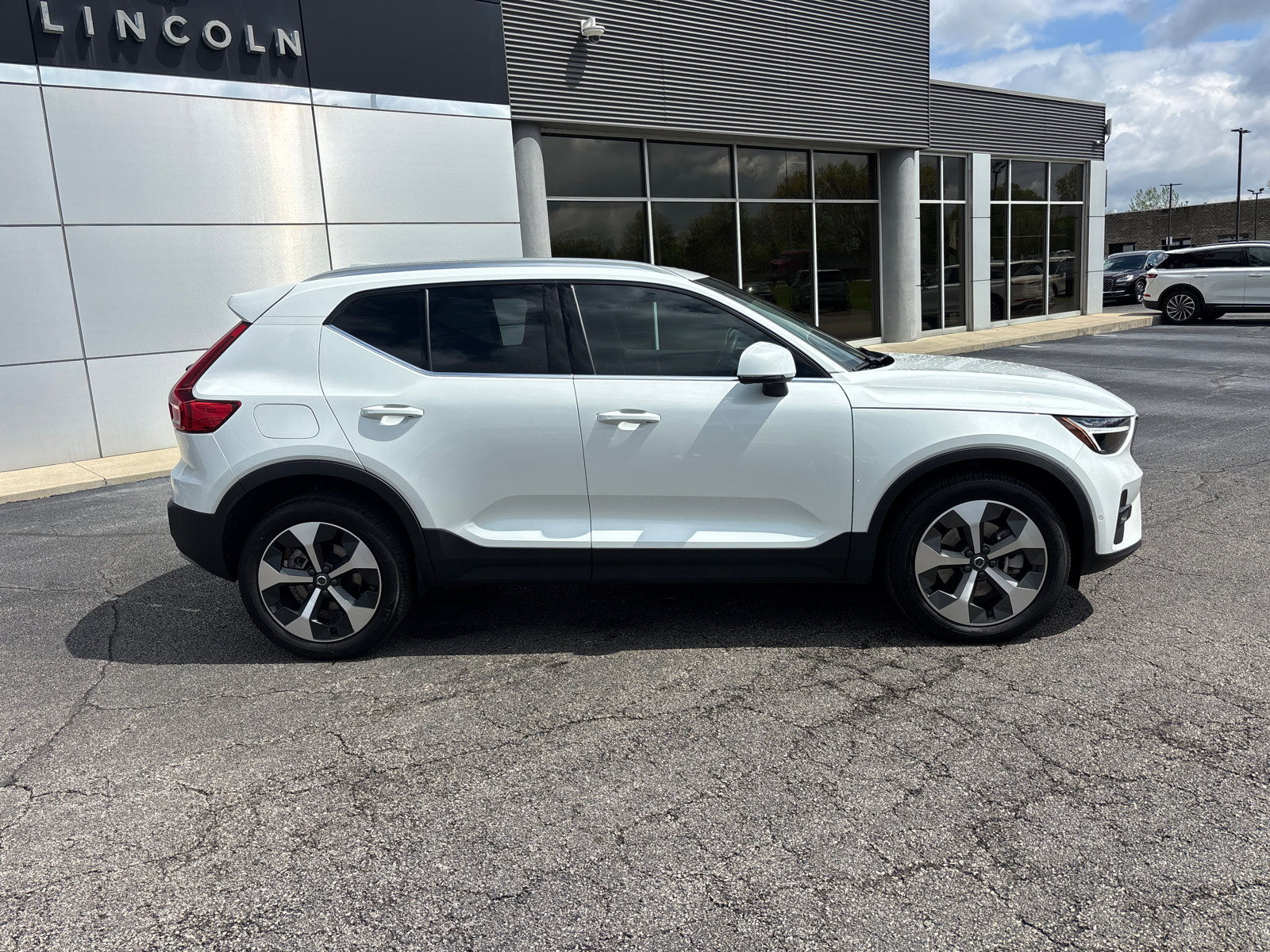 2024 Volvo Xc40 B5 Plus