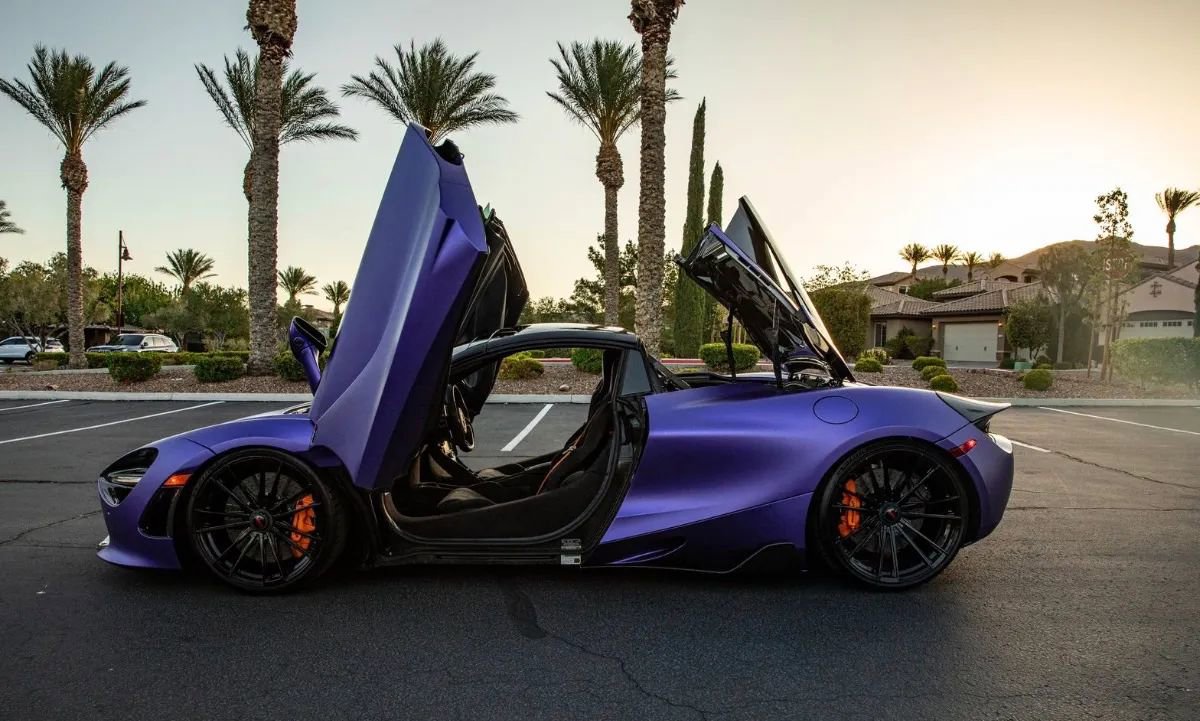 Used 2020 McLaren 720S Spider photo 2