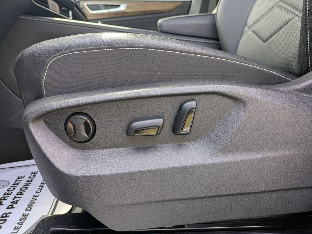 2025 Volkswagen Atlas SE