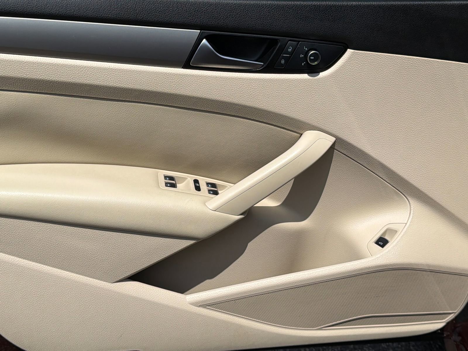 2014 Volkswagen Passat 1.8T Wolfsburg Edition