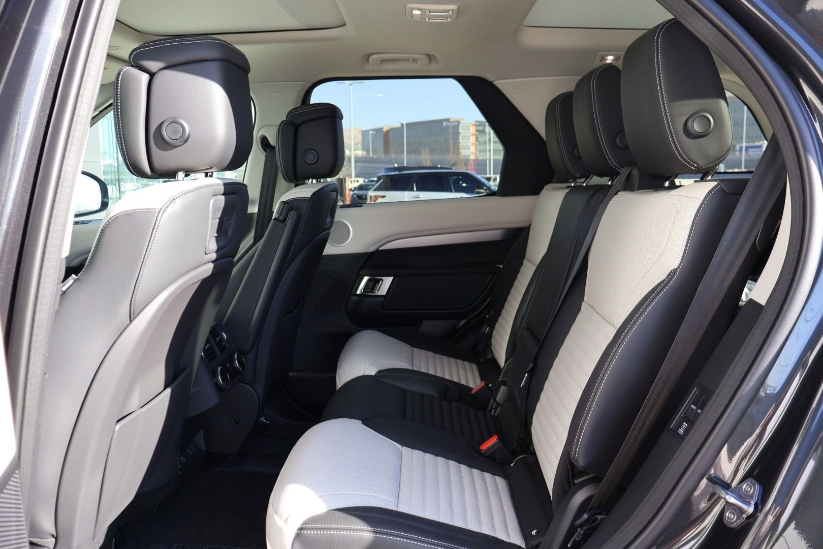 2026 Land Rover Discovery Dynamic SE