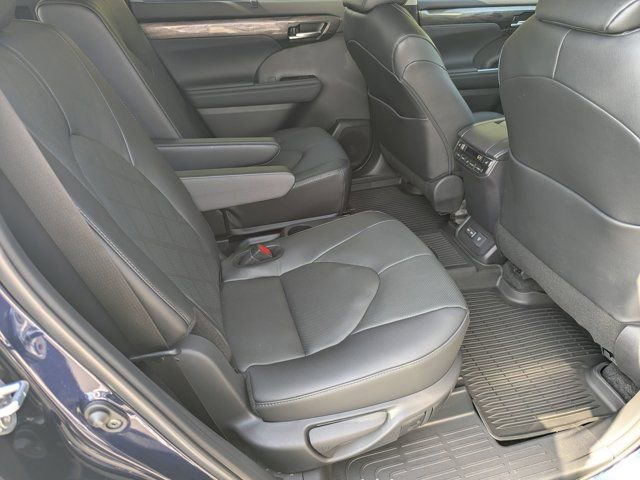 2025 Toyota Highlander Platinum