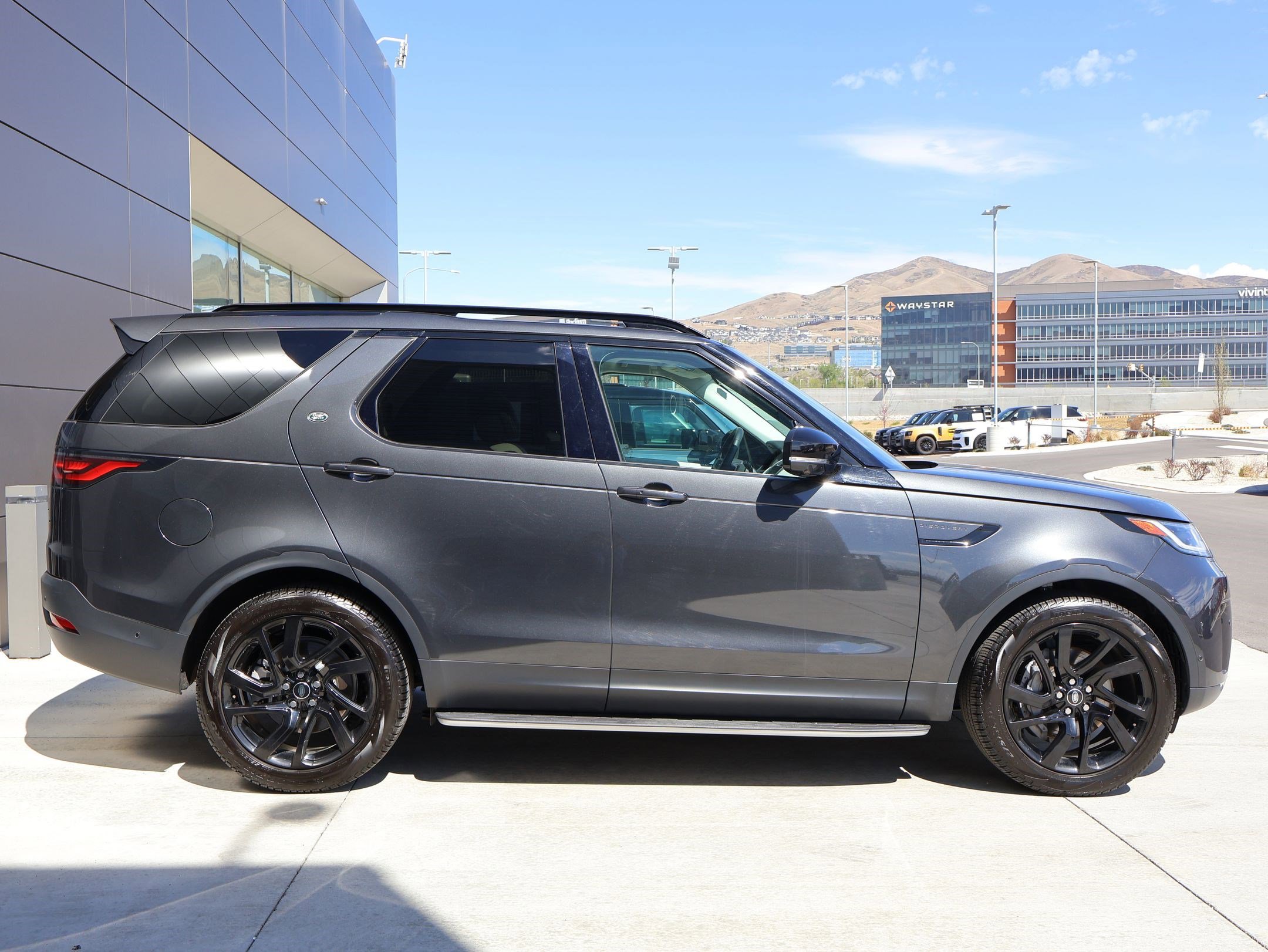 2025 Land Rover Discovery S