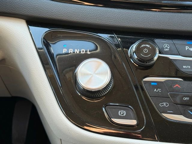 2024 Chrysler Pacifica Touring-L