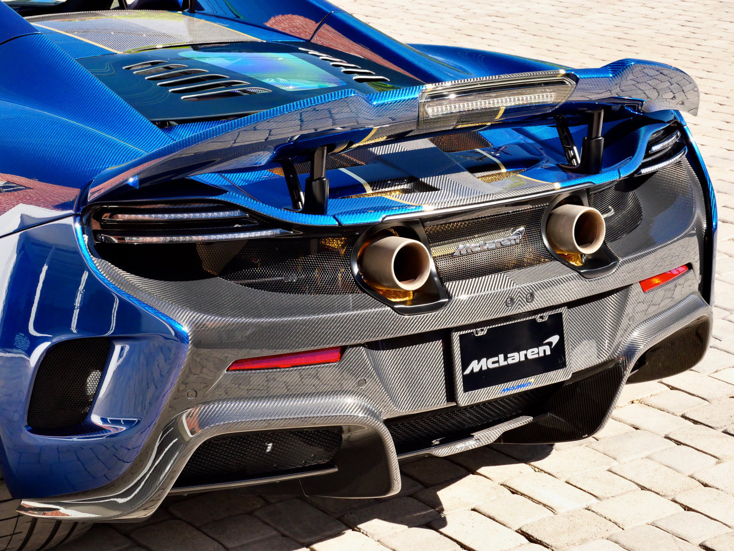 Used 2016 McLaren 675LT Spider photo 38