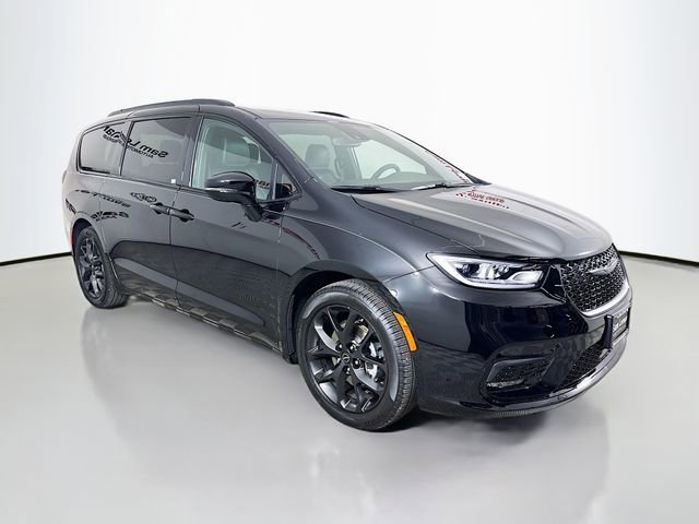 New 2026 Chrysler Pacifica Select w/ S Appearance Package