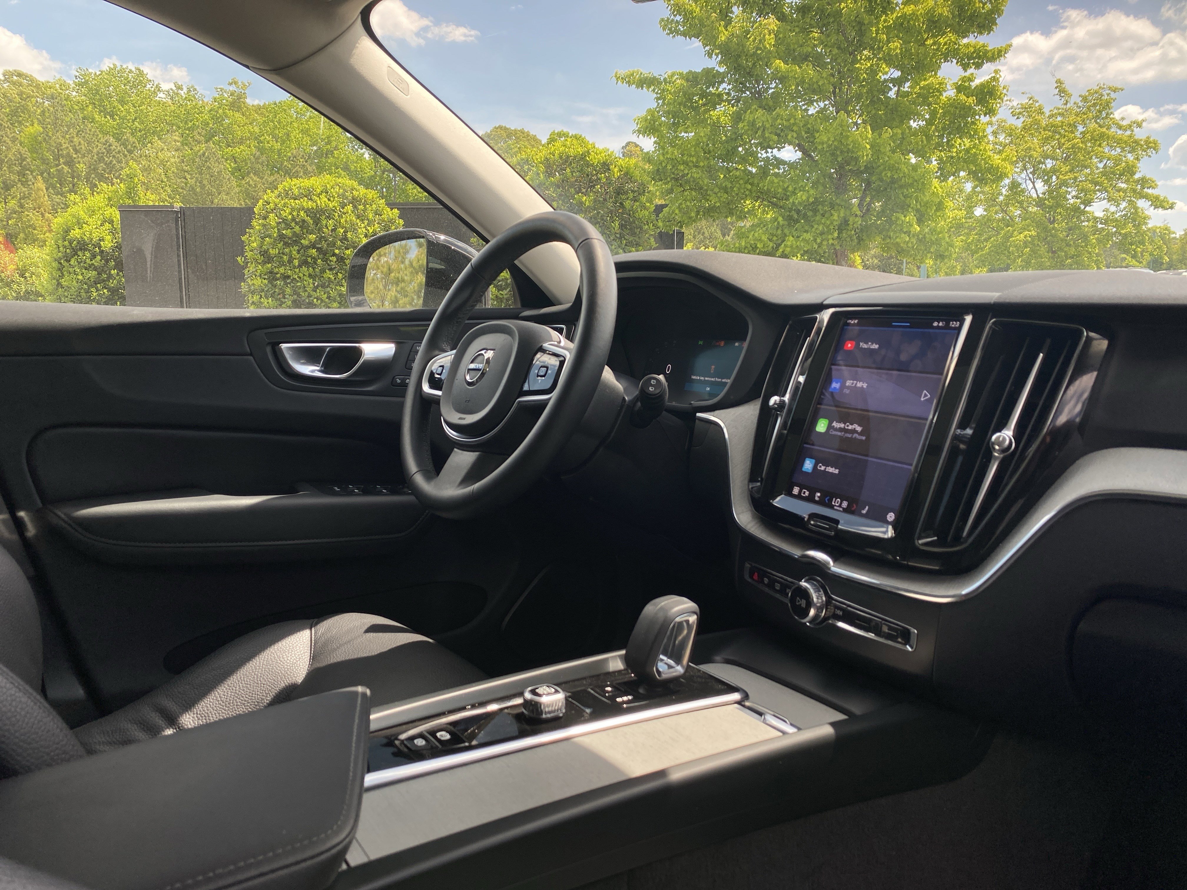 2025 Volvo XC60 B5 Plus