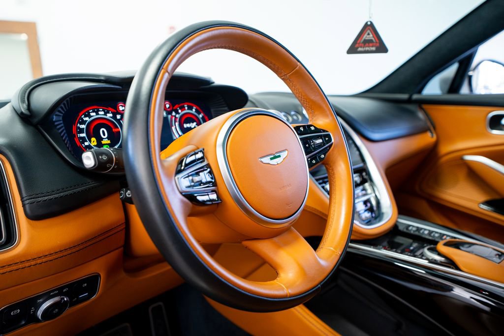 2021 Aston Martin DBX