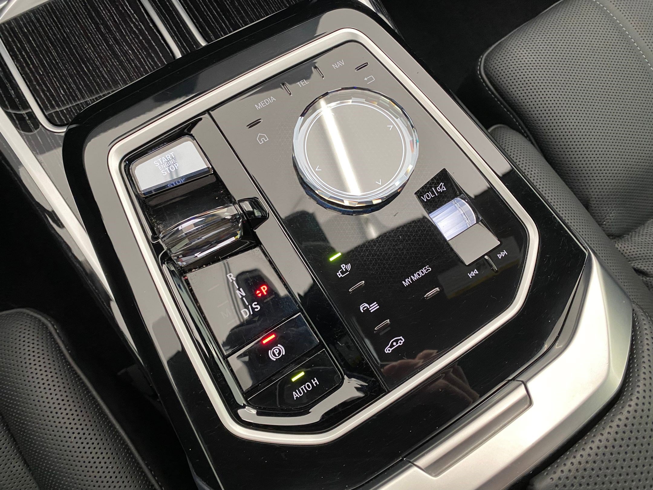 2024 BMW 750e xDrive