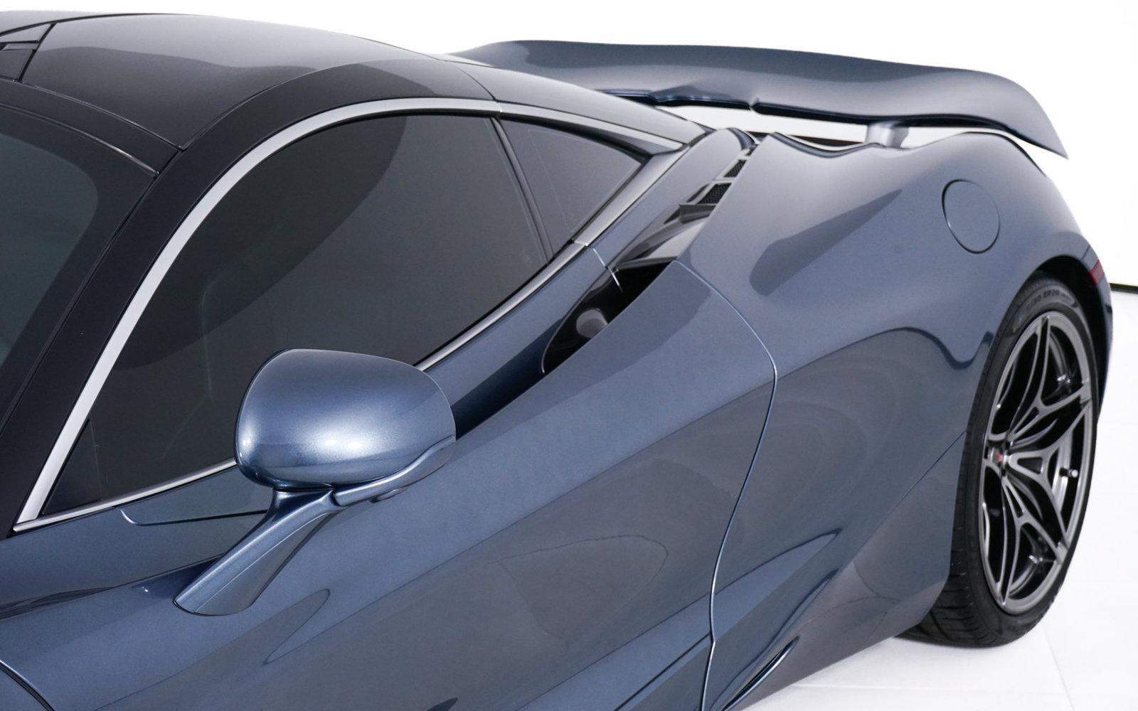 Used 2018 McLaren 720S Luxury photo 17