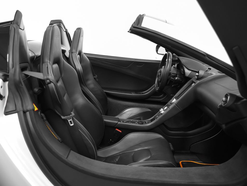 Used 2016 McLaren 675LT Spider photo 26