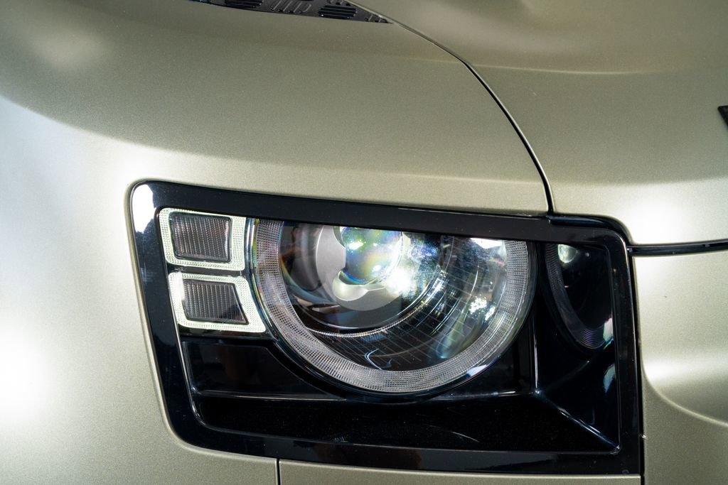 2020 Land Rover Defender 110 SE