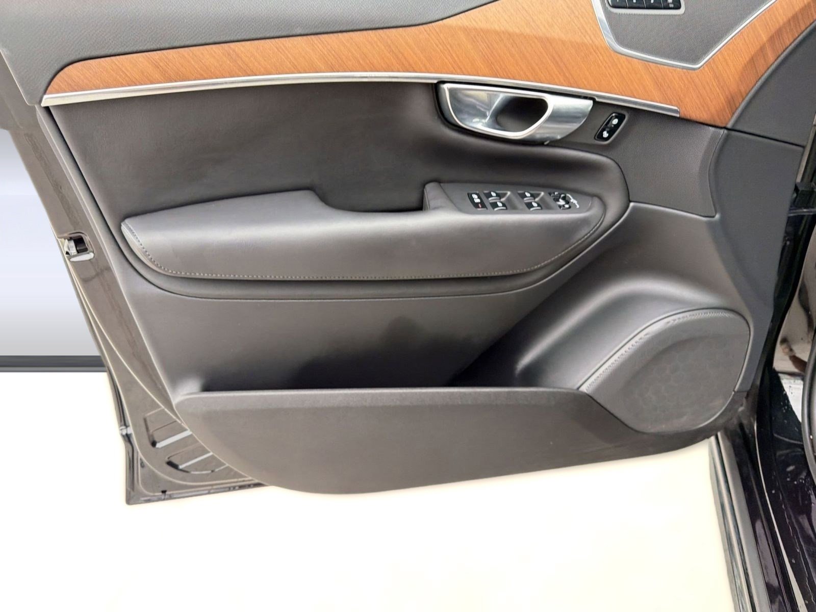 2023 Volvo Xc90 B6 Plus