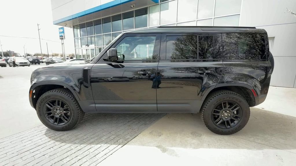 2025 Land Rover Defender 110 S