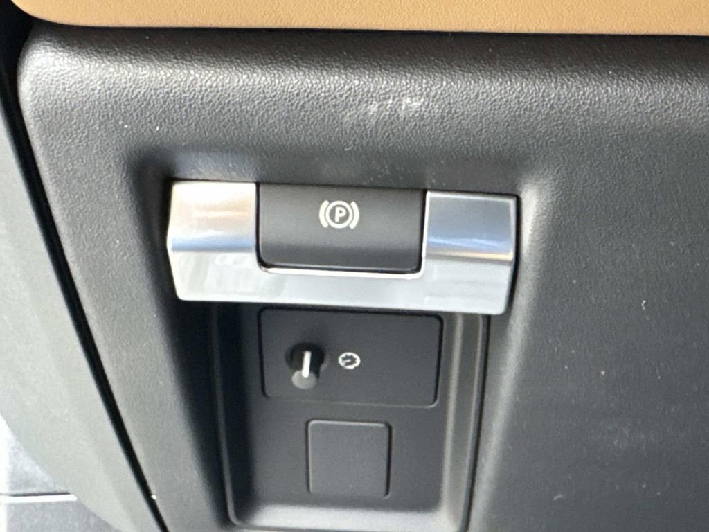 2026 Land Rover Defender 110 X-Dynamic SE