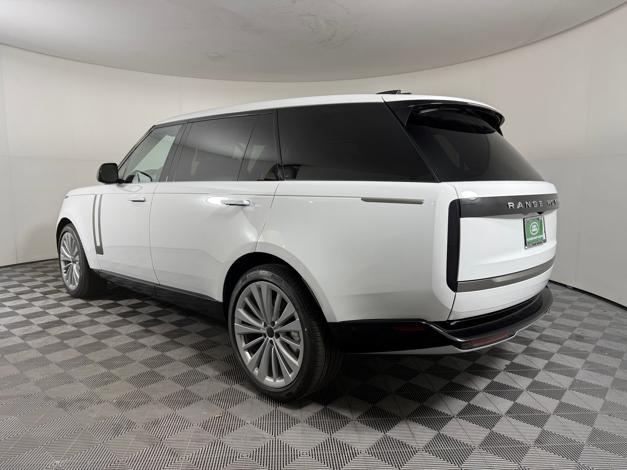 2026 Land Rover Range Rover Long Wheelbase SE