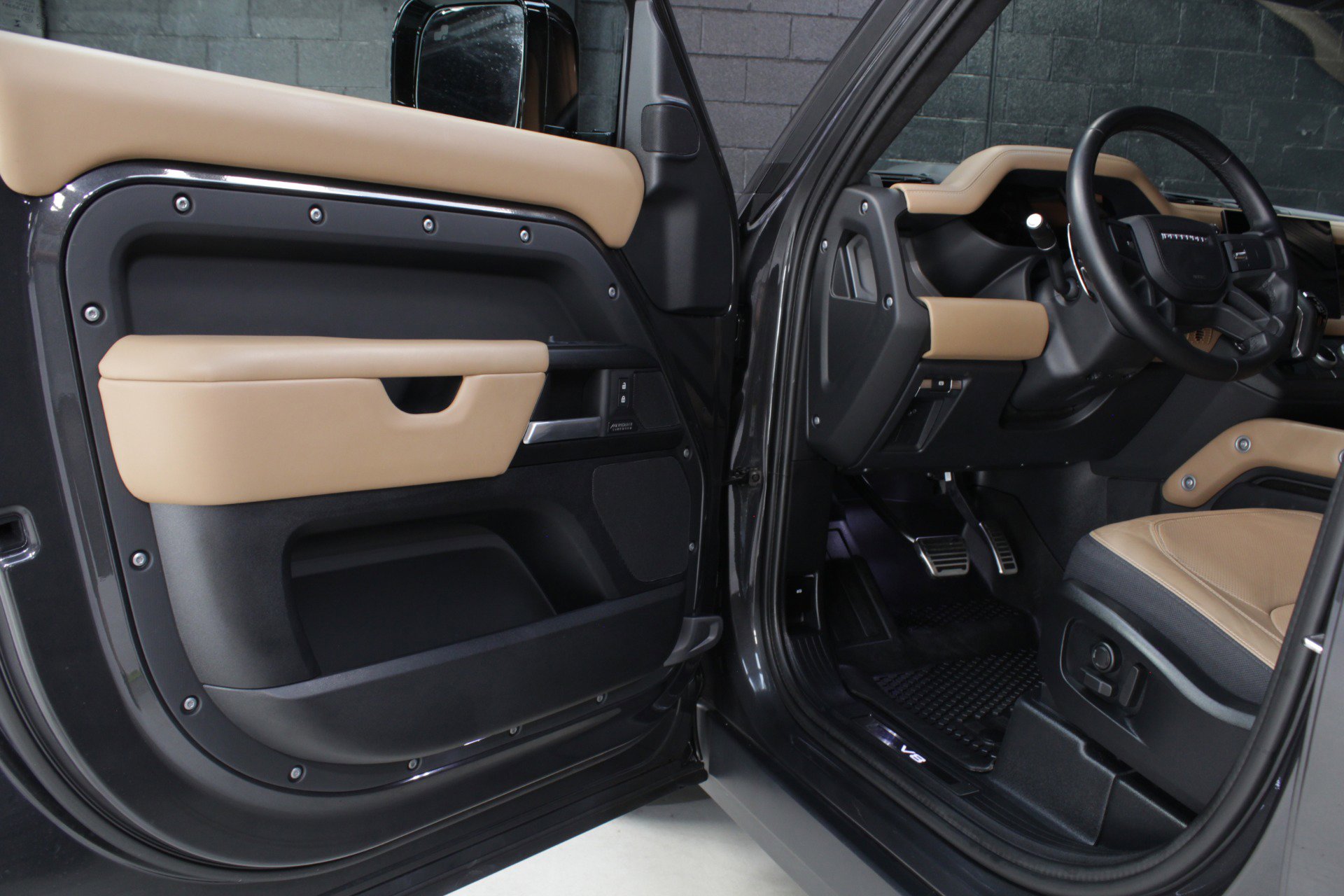 2025 Land Rover Defender 110 V8