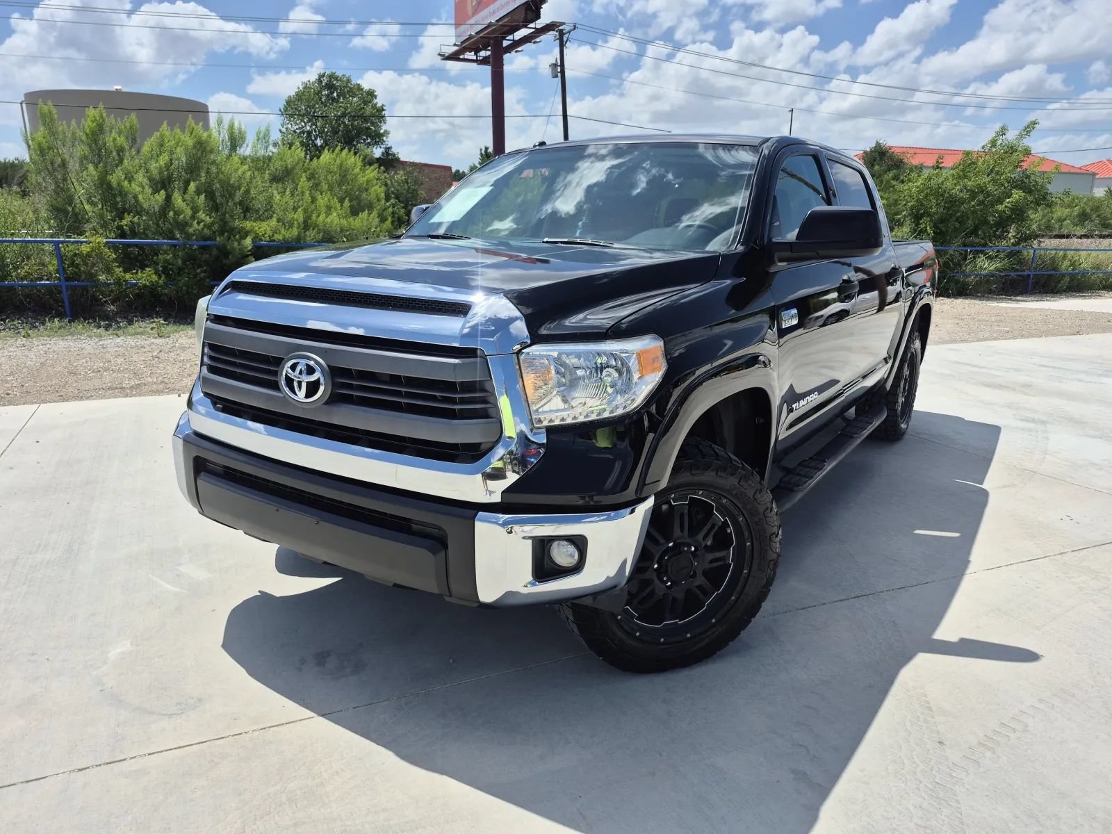 Used 2015 Toyota Tundra SR5 w/ SR5 Upgrade Package